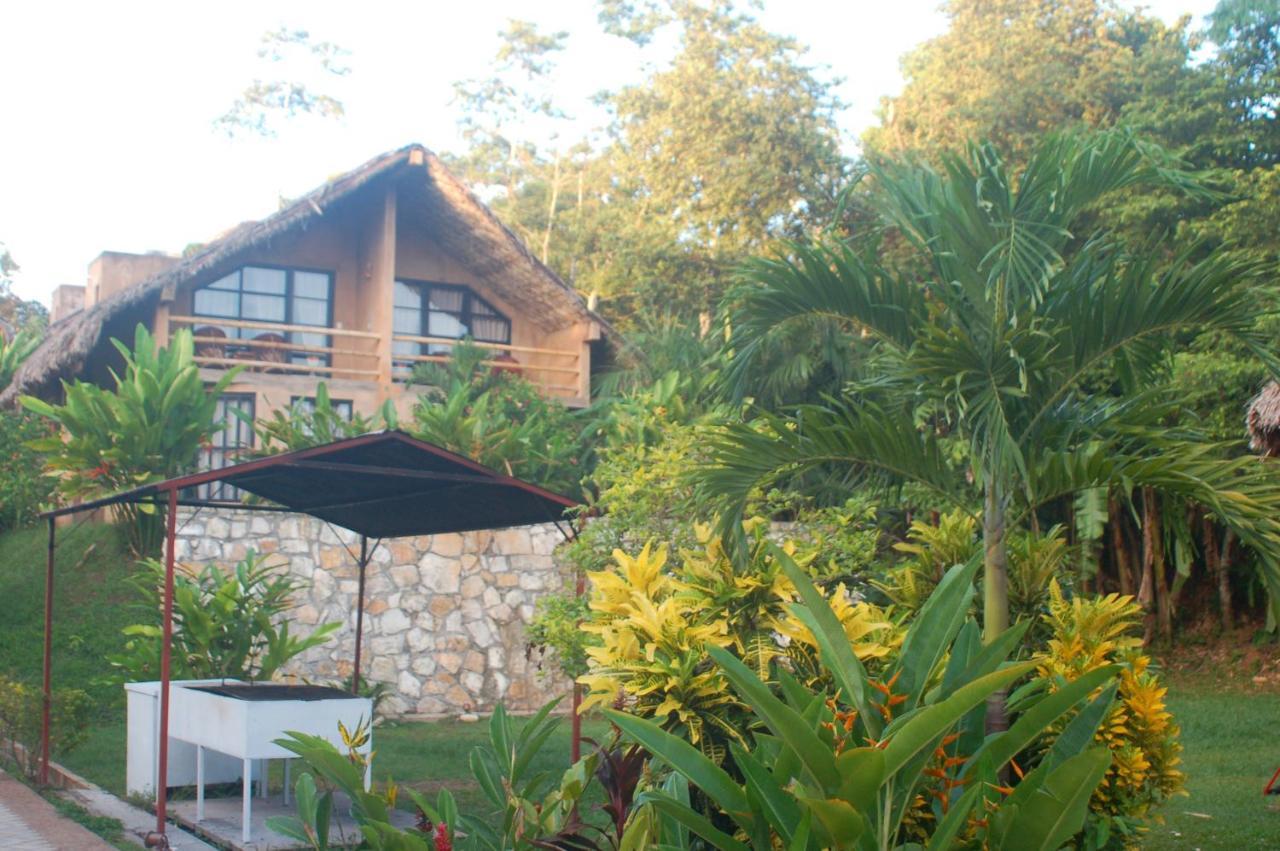 Axkan Palenque, Shows En Vivo & Gastronomia Mar Y Tierra & Travel Agency Εξωτερικό φωτογραφία