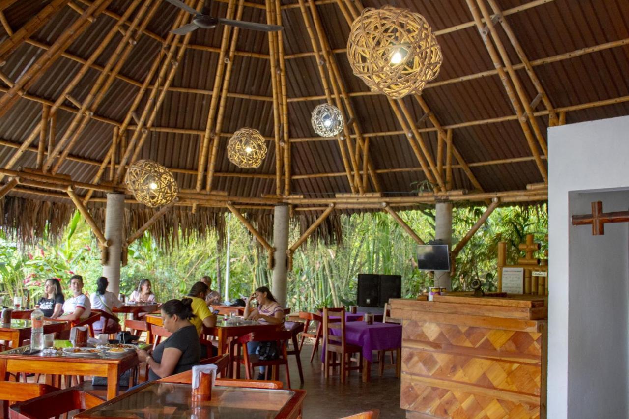 Axkan Palenque, Shows En Vivo & Gastronomia Mar Y Tierra & Travel Agency Εξωτερικό φωτογραφία
